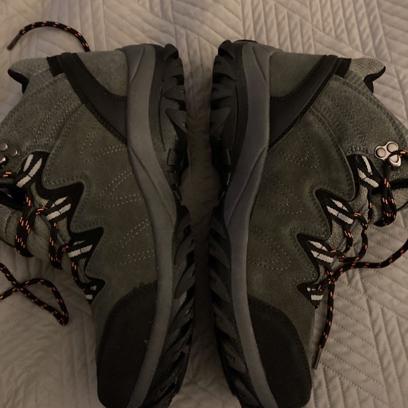 Mens Bearpaw hiking boots, New 8.5 - Picture 2 of 5